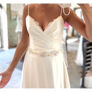 NEVER WORN!! Ivory - veil and lace belt included for free!